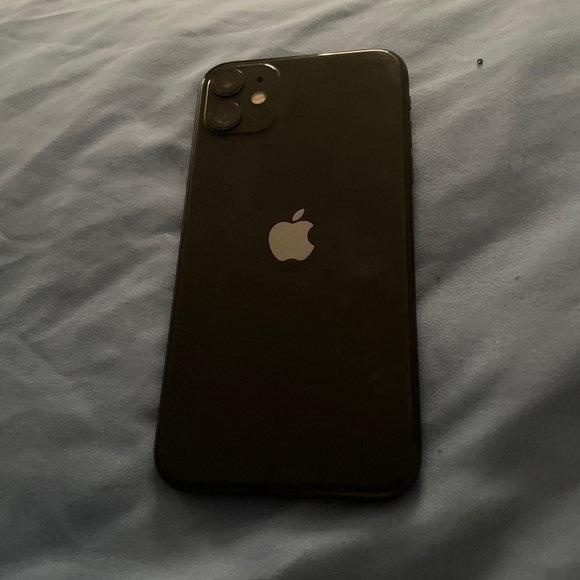 I phone 11 300$ accept offers and discounts is black is used but is like new.